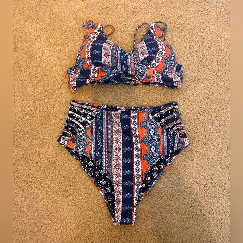 Cupshe tummy control bikini - orange and blue print